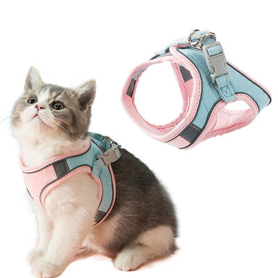 acheter C'est un très beau harnais réglable pour animaux de compagnie, avec une maille de nylon douce et une laisse réfléchissante. fabrication en ligne