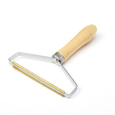 Dépilateur pour animaux de compagnie Brosse poignée en bois Produits de toilettage en acier inoxydable Nettoyage chien chat